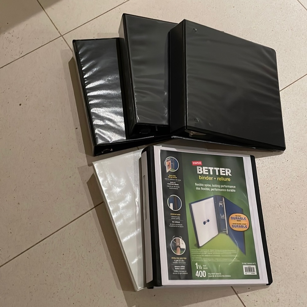Set of 5 medium to large binders